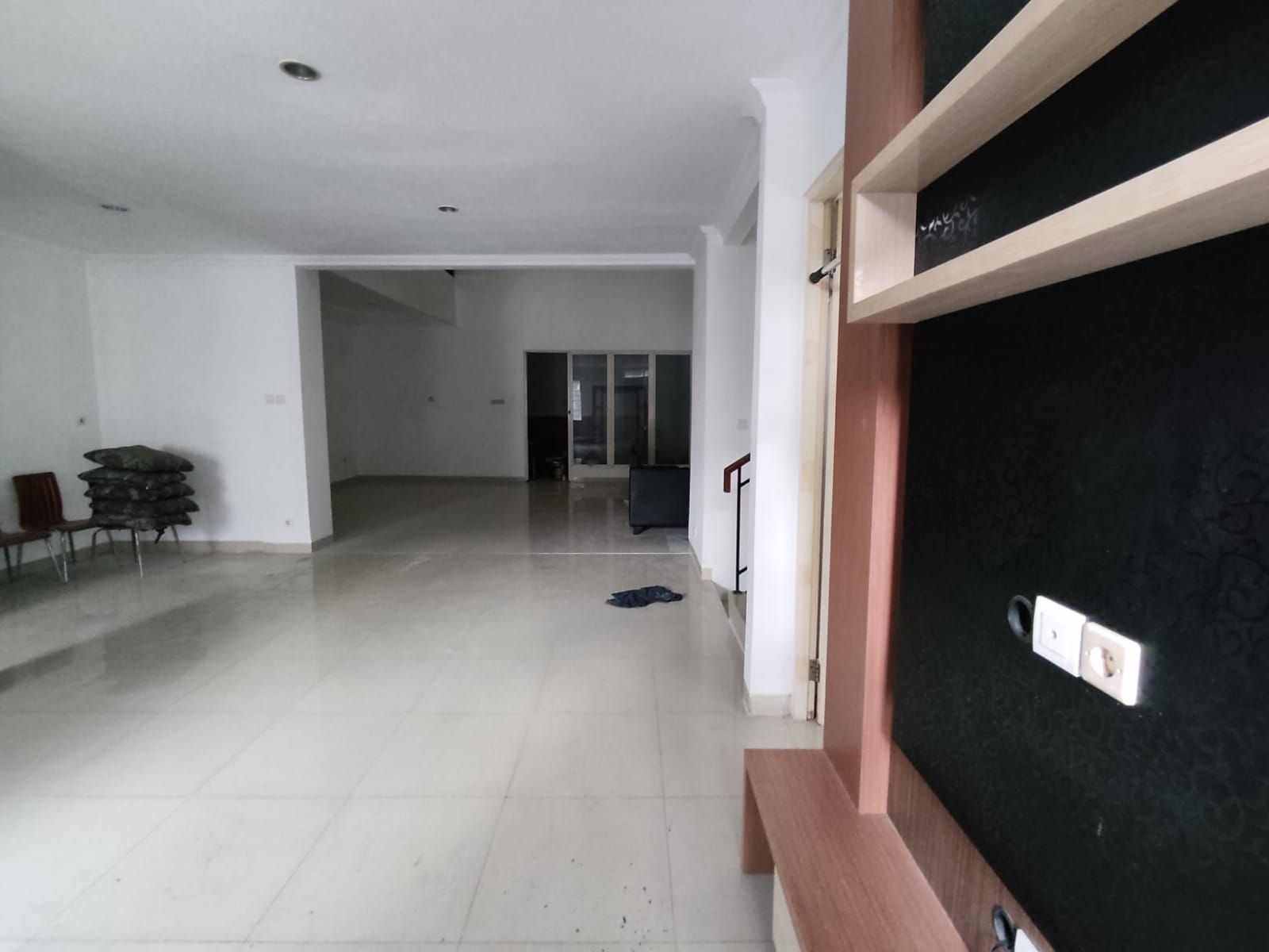 Rumah Disewakan Semi Furnished di Cluster Oakwood Lippo Cikarang